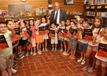 Şadi Özdemir kütüphanede çocuklarla buluştu