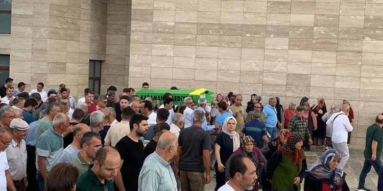 Karaman’da öldürülen kadın son yolculuğuna uğurlandı
