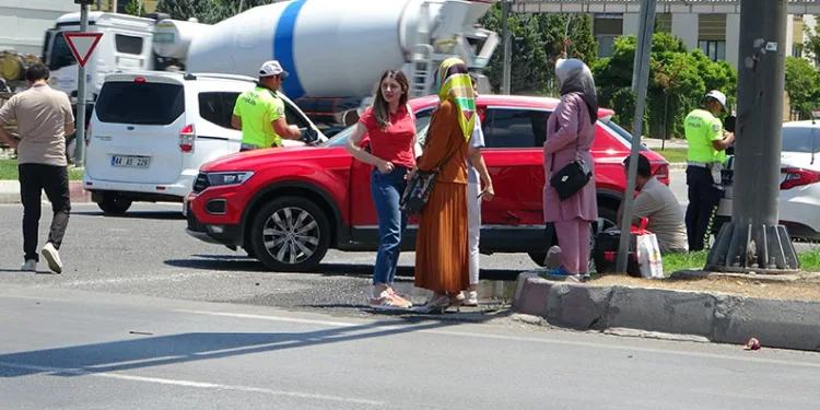 İki otomobilin karıştığı kazada: 1 kişi yaralandı