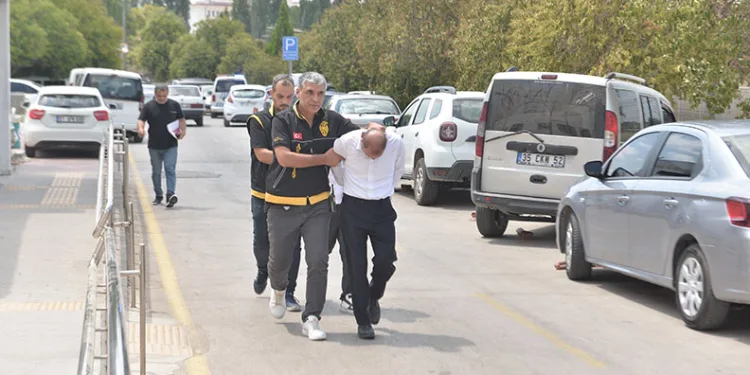 Sahte bakanlık kartı düzenleyen şüpheliler yakalandı