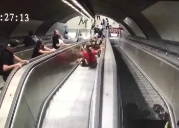İzmir Metro’sunda yürüyen merdiven kazası