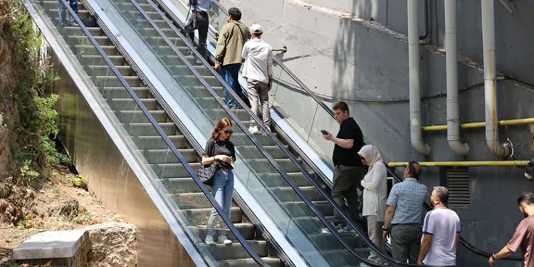 Yürüyen merdivenler tekrar Bursalıların hizmetinde