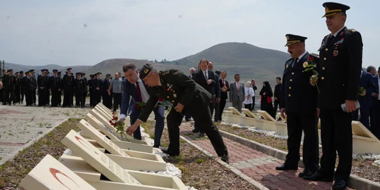 Bayburt’ta şehitler dualarla anıldı