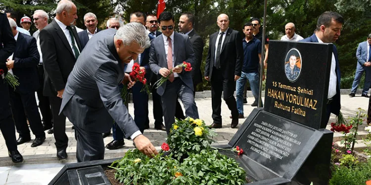 15 Temmuz şehidi unutulmadı: Doğum gününde kabri ziyaretçi akınına uğradı
