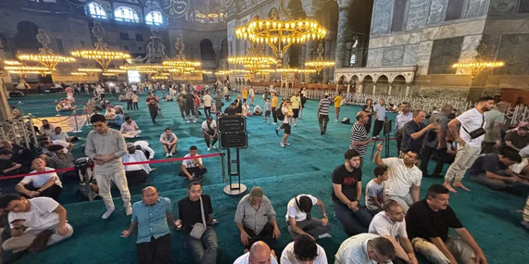 Ayasofya Camii’nde 15 Temmuz şehitlerine dua