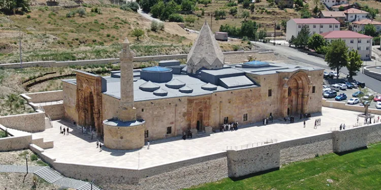 Divriği Ulu Camii’ne ziyaretçi akını
