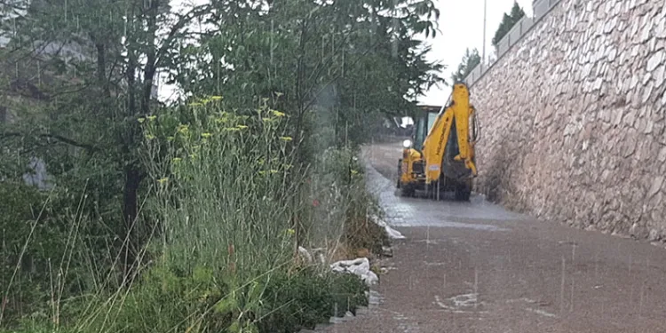 Aniden bastıran sağanak hayatı olumsuz etkiledi