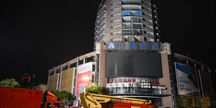 Çin’deki AVM yangınında can kaybı 16’ya yükseldi