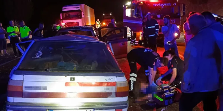 Isparta’da iki otomobil kafa kafaya çarpıştı: 3 ölü, 10 yaralı