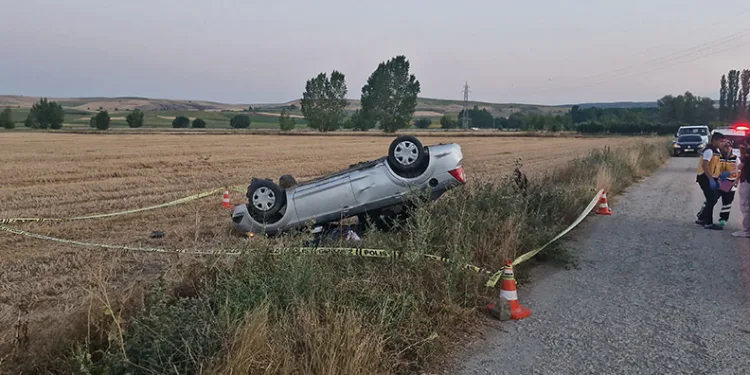 Kontrolden çıkan araç tarlaya uçtu: 1 ölü, 3 yaralı