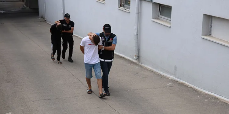 Adana’da 2 torbacı tutuklandı