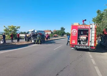 Denizli’de otomobil ile traktör çarpıştı; 4 yaralı