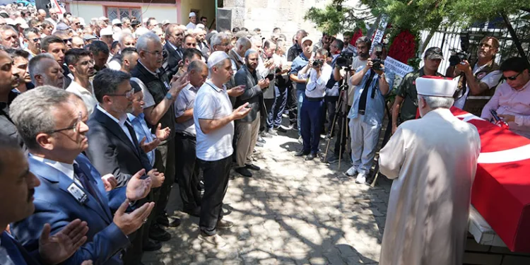 Bakan Yumaklı, şehit orman müdürünün cenazesine katıldı
