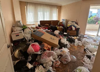 Nilüfer’de çöp ev temizlendi