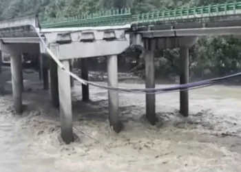 Çin’de köprü çöktü: 12 ölü