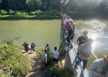 Serinlemek için girdiği ırmakta kayboldu