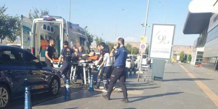 Polis kazara meslektaşını vurdu