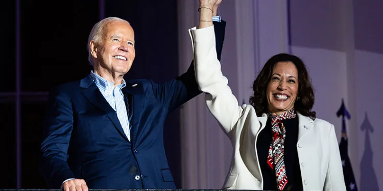 Biden’dan yardımcısı Kamala Harris’e destek
