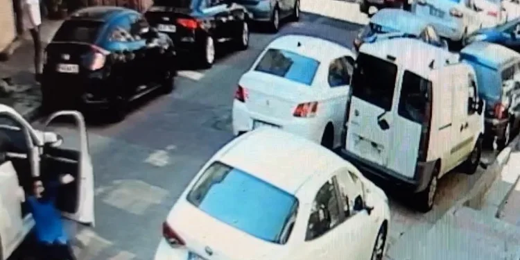 Araçtan atlayan kadın metrelerce sürüklendi