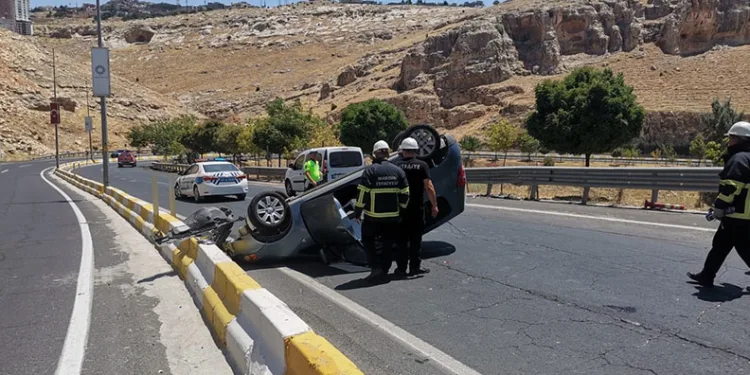 Mardin’de otomobil takla attı: 1 yaralı