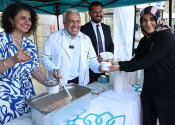 Şadi Özdemir’den çalışanlara aşure ikramı