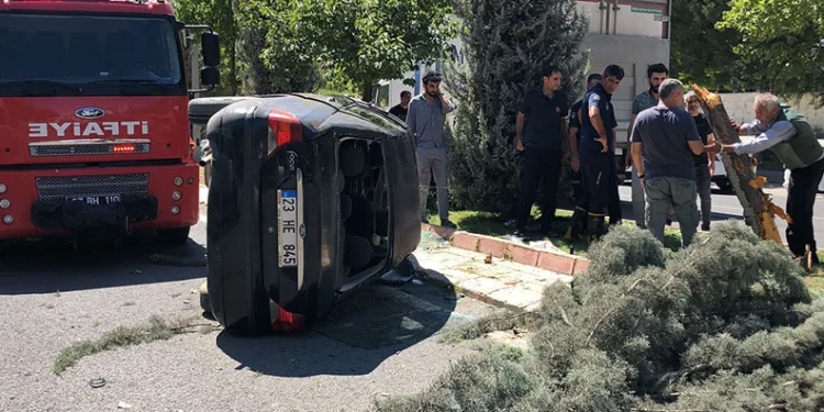 Elazığ’da trafik kazası: 3 yaralı