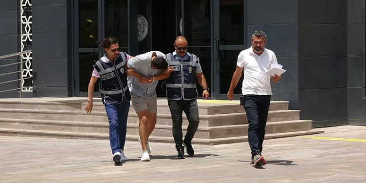 Çanakkale’de 3 kardeş ile tartışan kıraathane işletmecisi bıçaklanarak öldürüldü