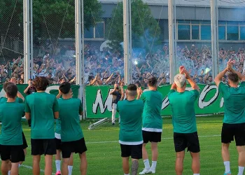 Bursaspor sezonu taraftarlarıyla açtı