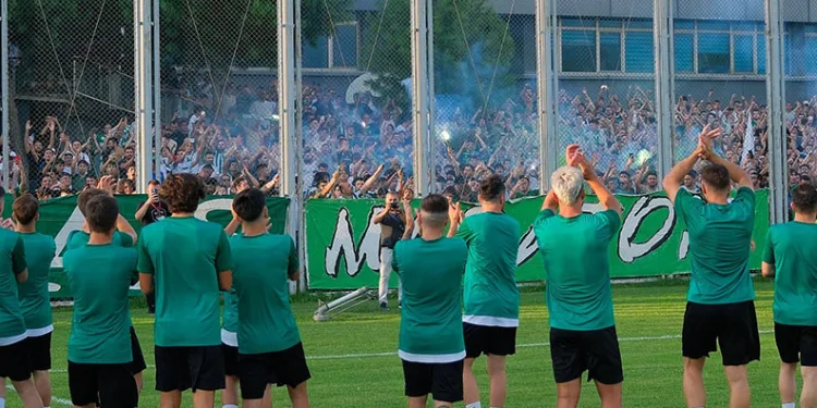 Bursaspor sezonu taraftarlarıyla açtı