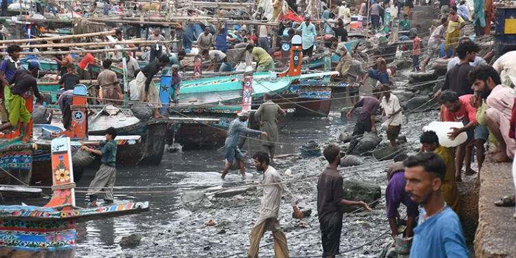 Pakistan’daki deniz kirliliği deniz yaşamı için “ölü bölgeye” neden oldu