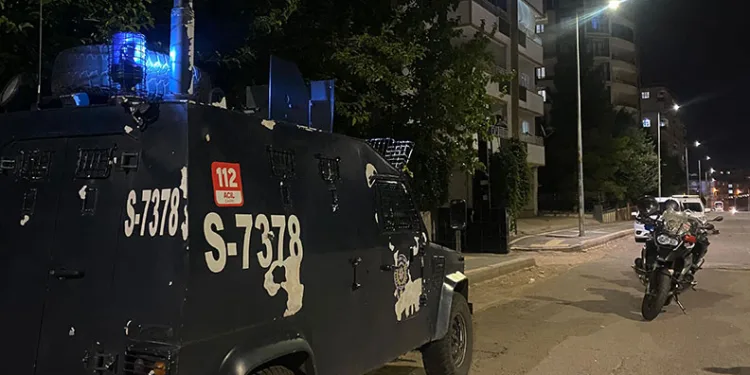 Diyarbakır’da abla kardeş, dayıları tarafından vuruldu