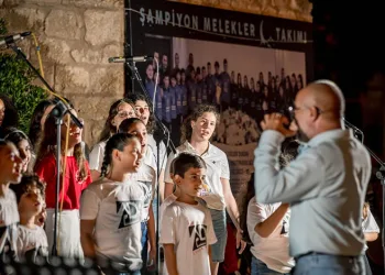Nilüfer Çocuk ve Gençlik Korosu Kıbrıs’ta alkışları topladı