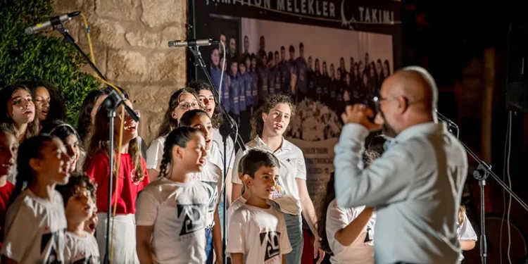 Nilüfer Çocuk ve Gençlik Korosu Kıbrıs’ta alkışları topladı