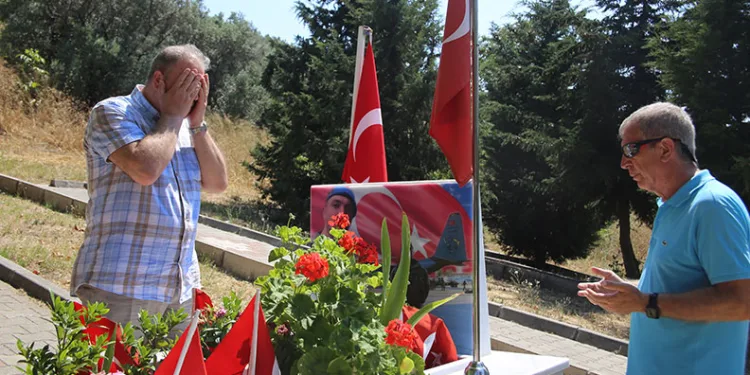 Yazdığı kitabın gelirini, romanda geçen şehidin okuluna bağışladı