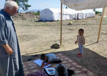 Çadırlarda yaşayan çocukların eğitimi için harekete geçildi