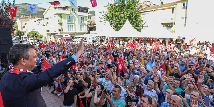 Özgür Özel: Gemlik’in gündemi kentsel dönüşüm