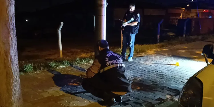 Caddede yürüyen kadın bıçaklı saldırıya uğradı
