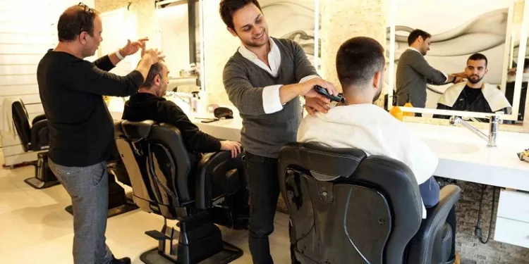 Bursa’da berberler pazar, güzellik salonları salı günü kapalı olacak
