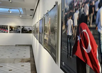 Yıldırım Belediyesi ’15 Temmuz’ konulu fotoğraf sergisini açtı