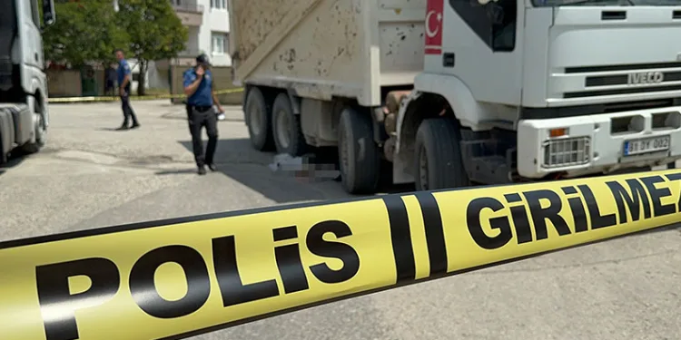 9 yaşındaki çocuk kamyonun altında kaldı