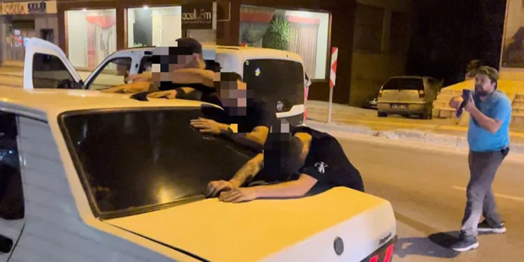 Bursa’da ehliyetsiz gençler polisten kaçamadı