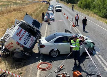 Yozgat’ta iki araç kafa kafaya çarpıştı: 3 ölü, 1 yaralı