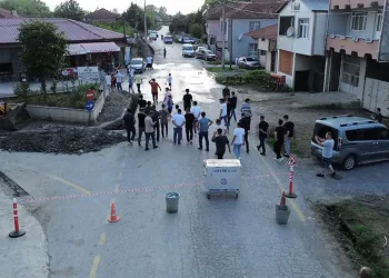 Yolu kapatan köylülerden doğalgaz tepkisi