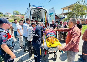 Kontrolden çıkan traktör devrildi