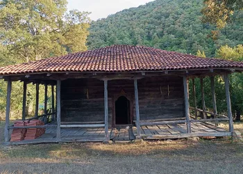 Bu caminin çivileri bile ahşap