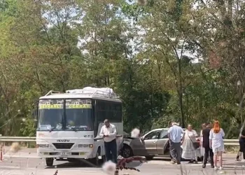 Bursa’da otomobil ile otobüs çarpıştı: 1 yaralı