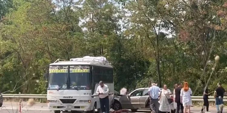 Bursa’da otomobil ile otobüs çarpıştı: 1 yaralı