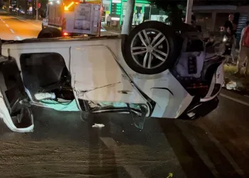 Bursa’da makas atan otomobil taksiyle çarpıştı: 1’i ağır 3 yaralı