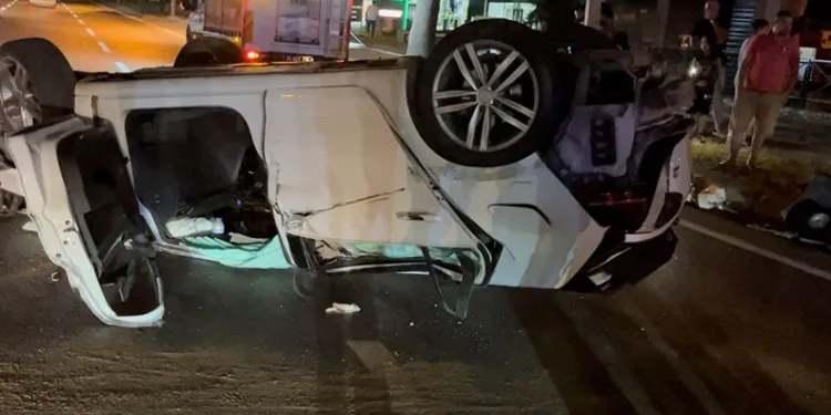 Bursa’da makas atan otomobil taksiyle çarpıştı: 1’i ağır 3 yaralı