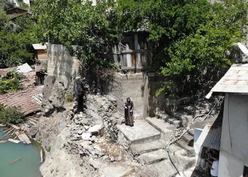 Baraj suları yükseldi, Sebaha Nine köyde mahsur kaldı